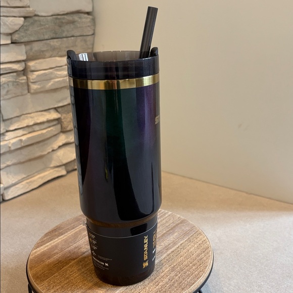 New Stanley Wicked 30 oz Stainless Steel H2.O Tumbler Elephaba for Good - Picture 7 of 9